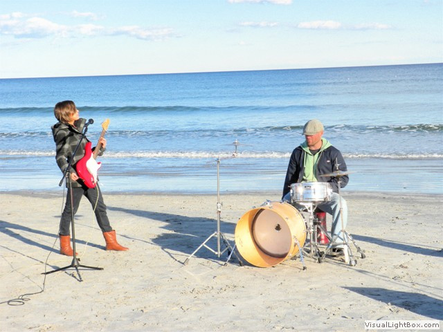 The Dejas – Speeding Softly