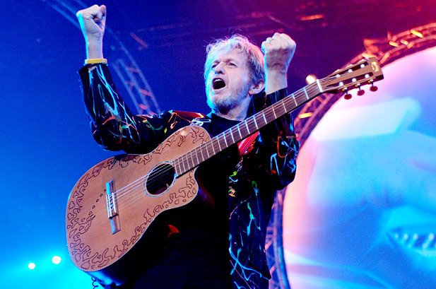 Jon Anderson – Yes Frontman Sings Stories of Survival