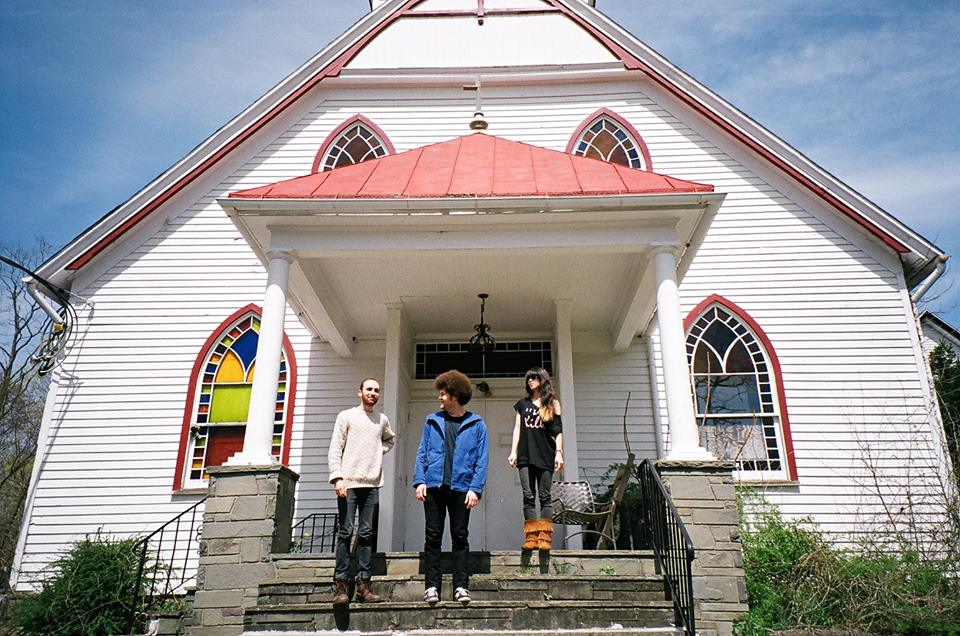 Yuck Debuts “Rebirth” From Forthcoming LP