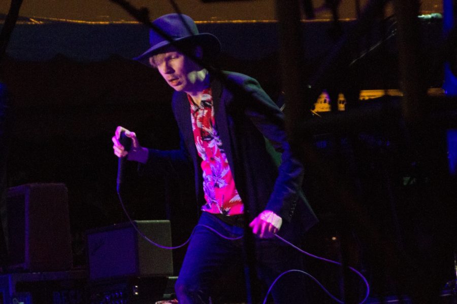 Weirdo Wednesday: In 1994 Beck Was True Pop Antithesis – Watch “Wedge” Live