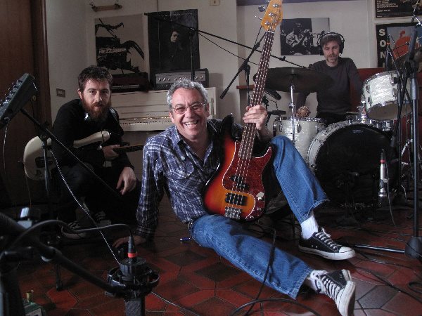 Mike Watt: Still Living and Learning Music (INTERVIEW)