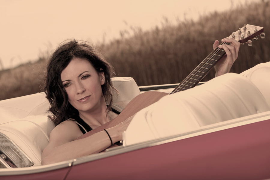 VIDEO PREMIERE:  Amy McCarley “Smart Man”