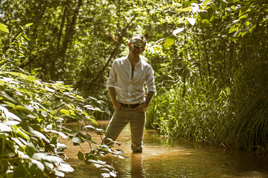 SONG PREMIERE- decker. – “Cellars”