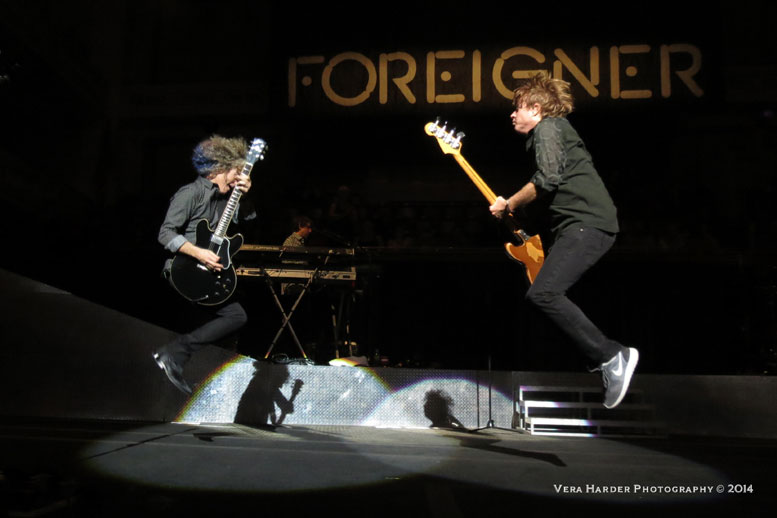 Jeff Pilson Keeps Flying From Stage Left to Stage Right (INTERVIEW