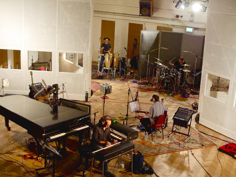 VIDEO PREMIERE/INTERVIEW – Umphrey’s McGee “Eat” (The London Session)