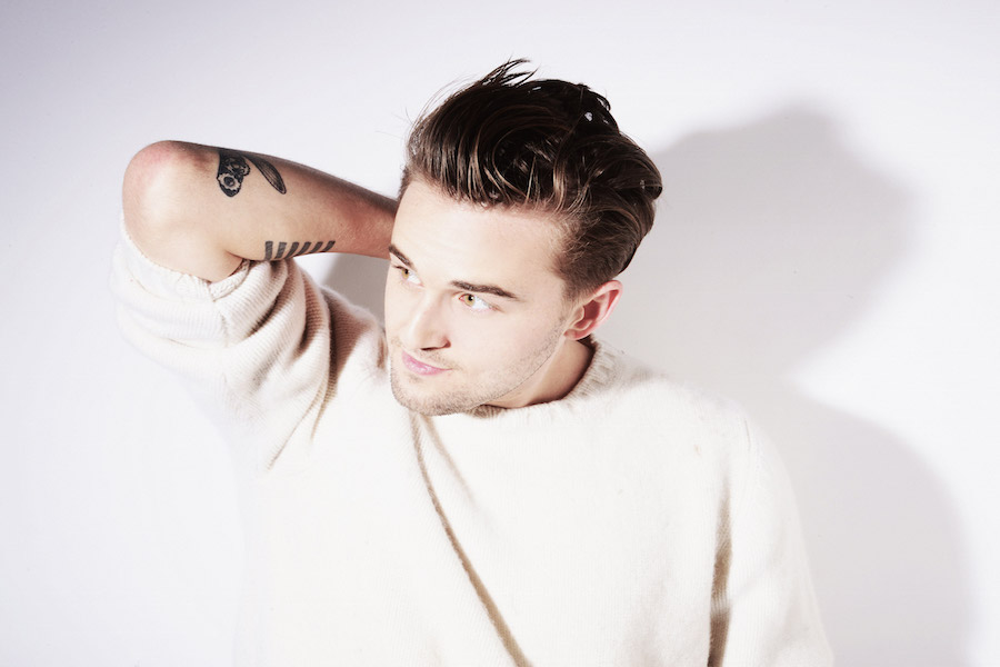 VIDEO PREMIERE: Seth Glier Plays “Electricity” Live In The Studio