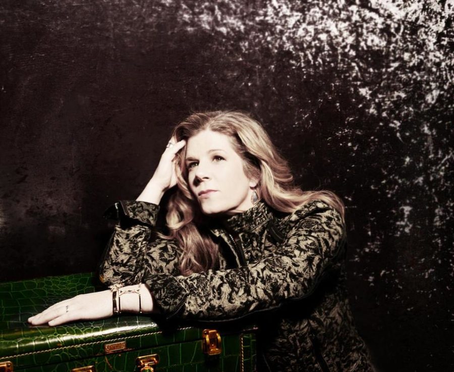 Dar Williams Tunes Up “FM Radio” To Glide (INTERVIEW)