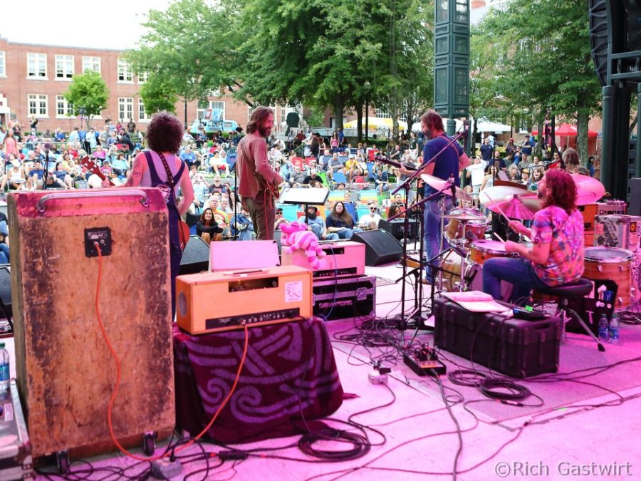 Chris Robinson Brotherhood – Boarding House Park – Lowell, MA 7/17/15 (PHOTOS)