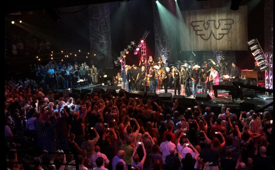 Country Stars Join In For Waylon Jennings Tribute Show (REVIEW)