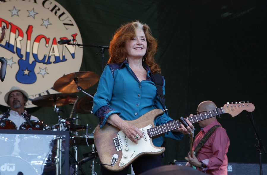 Bonnie Raitt Announces 2016 Tour Dates To Support ‘Dig In Deep’