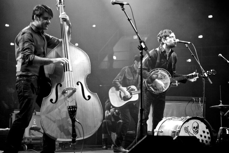 The Avett Brothers Dazzle On All Fronts at Knoxville’s Tennessee Theatre (SHOW REVIEW)