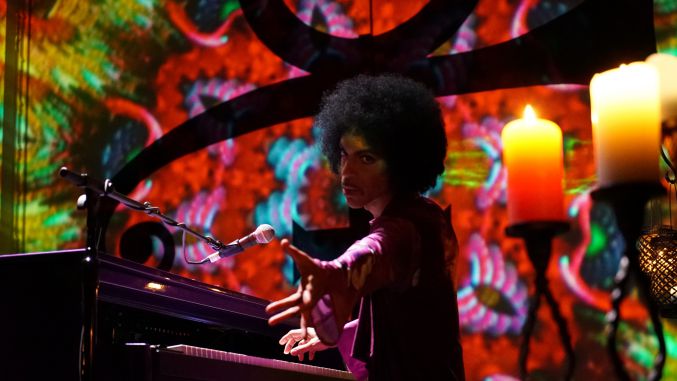 Prince Blows Minds With Intimate Paisley Park Hometown ‘Piano and a Microphone’ Show (SHOW REVIEW)