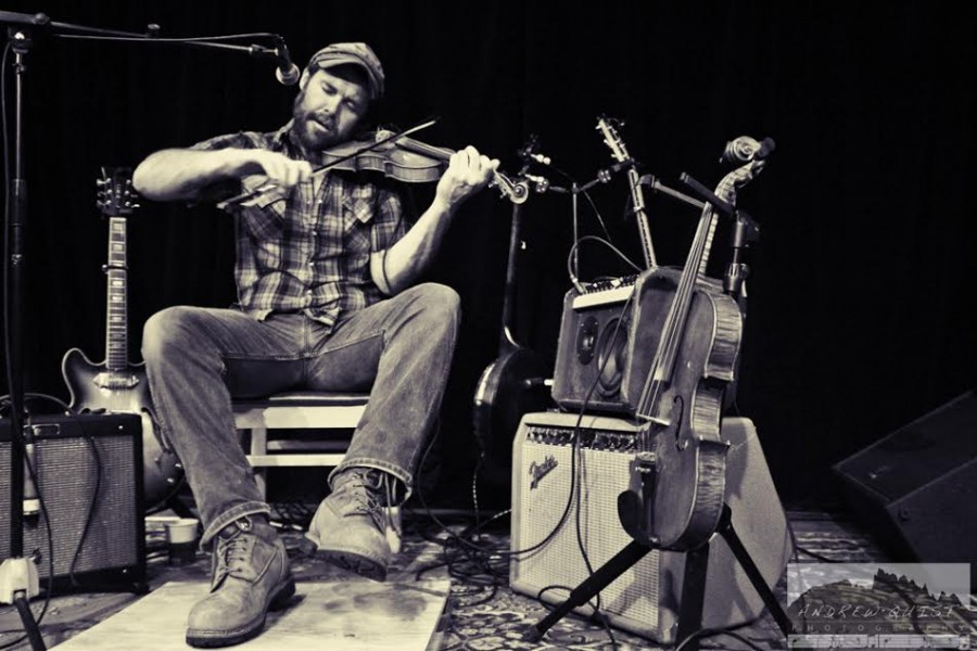 Away in the Mountains: Tom V., The Naked Bootleggers and Possessed by Paul James (SHOW REVIEW)