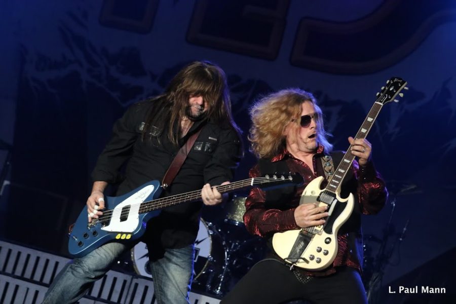 Tesla Shake The Walls With Big Guitars & Raspy Wails in Santa Ynez, CA (SHOW REVIEW)