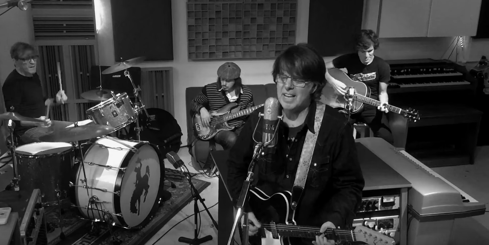 VIDEO PREMIERE: Eric Ambel Shares Catchy Rocker “Here Come My Love” Off New Solo LP ‘Lakeside’