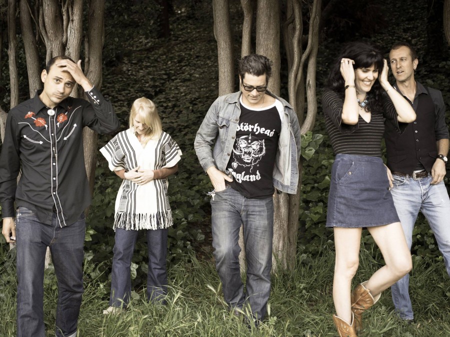 SONG PREMIERE: Dear County Marry California Country And 60’s Soul On “Oh My Darlin'”