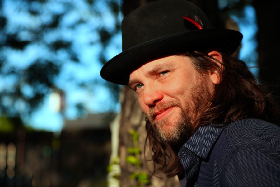 SONG PREMIERE: Stewart Eastham Brings Impassioned Country-fied Funk On “Pretty Little Songbird”
