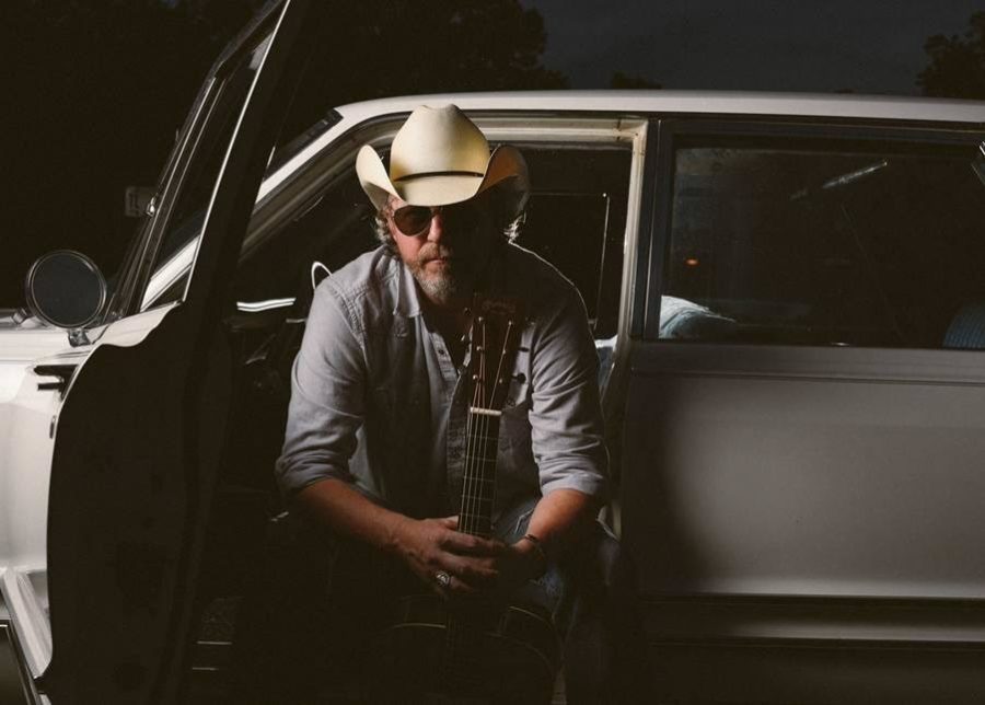 SONG PREMIERE: Chris Stalcup Plays it Poignant & Loud With “Downhearted Fools”