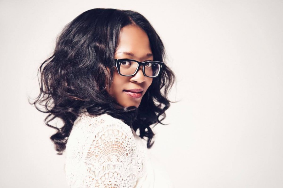 SONG PREMIERE/INTERVIEW: Elayna Turns Restlessness Into Smoky Soul On “Feel This Way”