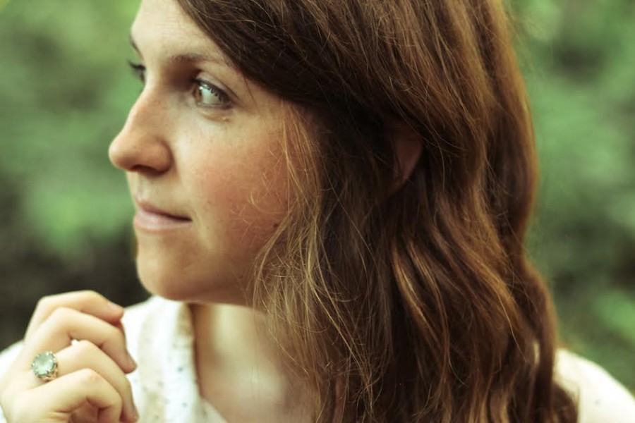 Caroline Spence Talks “Trains Cry” From 2015 Debut LP ‘Somehow’ (INTERVIEW)
