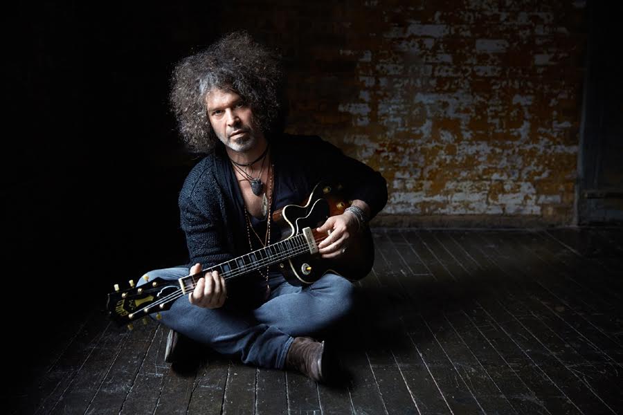 Doyle Bramhall II Opens Up On His Lifelong Guitar Journey & New LP ‘Rich Man’  (INTERVIEW)