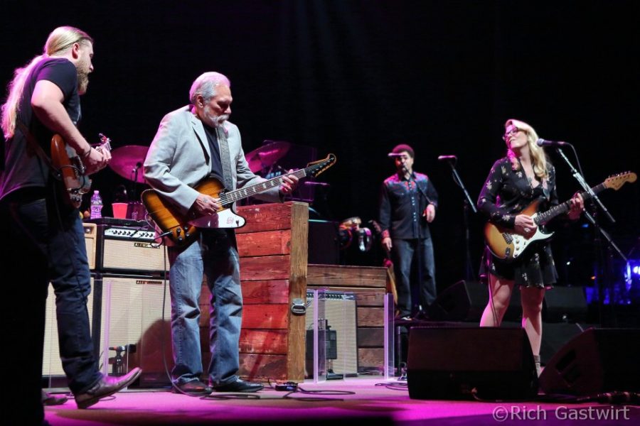 Tedeschi Trucks Band Cover Bowie, Jam With Jorma Kaukonen In Boston (PHOTOS/SETLIST)