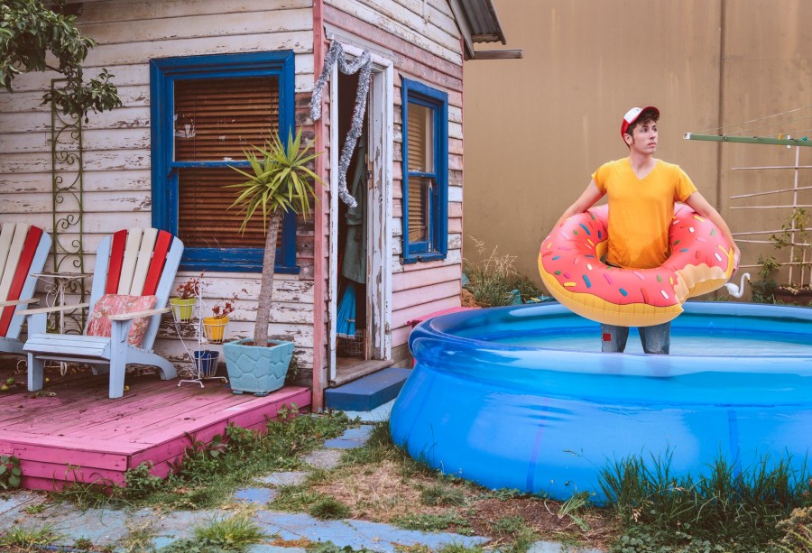 SONG PREMIERE: Brett Newski Shares Acoustic Indie Pop “Everybody Knows You Can’t Sleep With Your Eyes Closed”