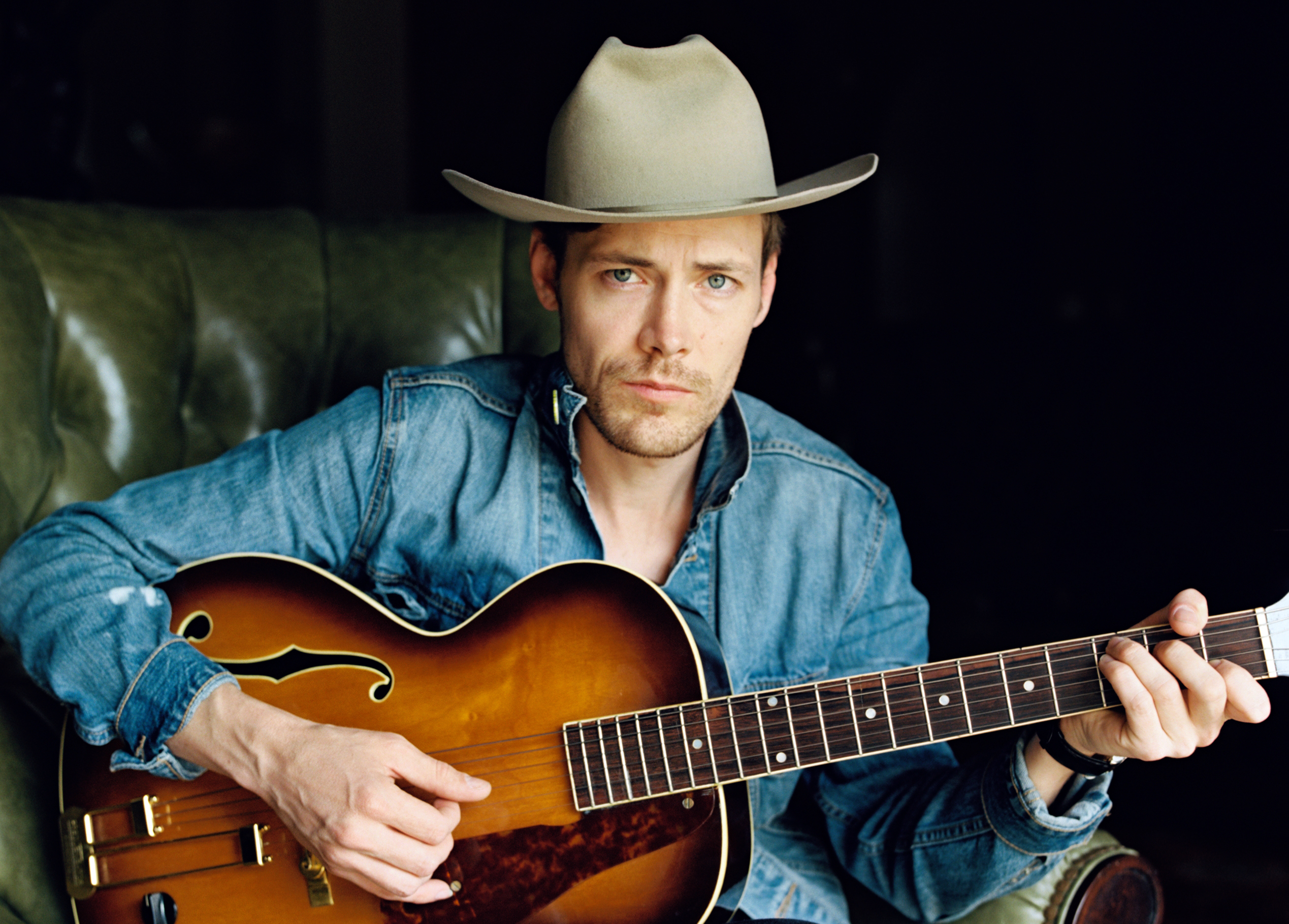 SONG PREMIERE: K Phillips Reflects On Pop Love With Twangy “Rom Com”