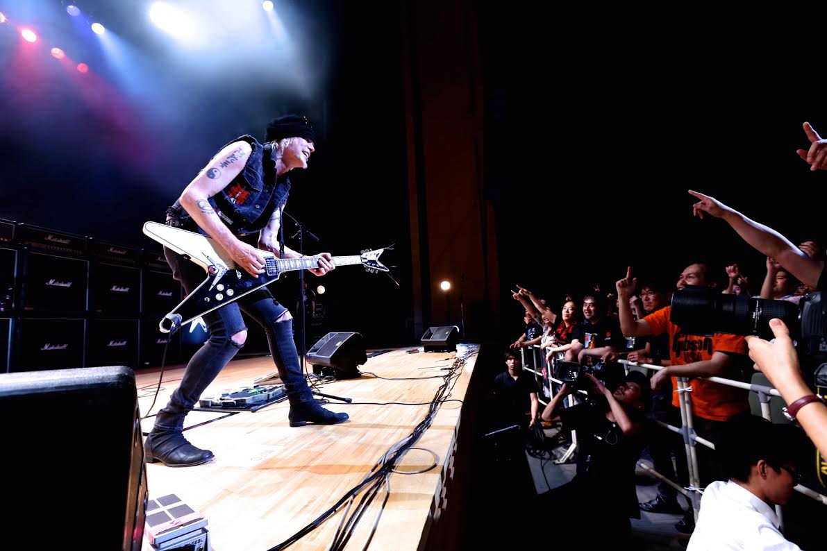 Michael Schenker Keeps Guitar Legacy Alive & Well (INTERVIEW)