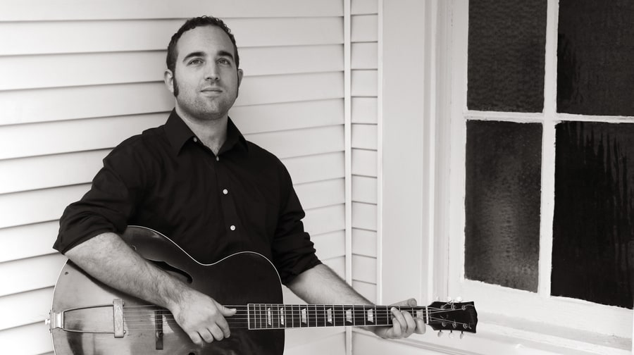 Curtis McMurtry Lays Inherent Charm on ‘The Hornet’s List’ (ALBUM REVIEW)