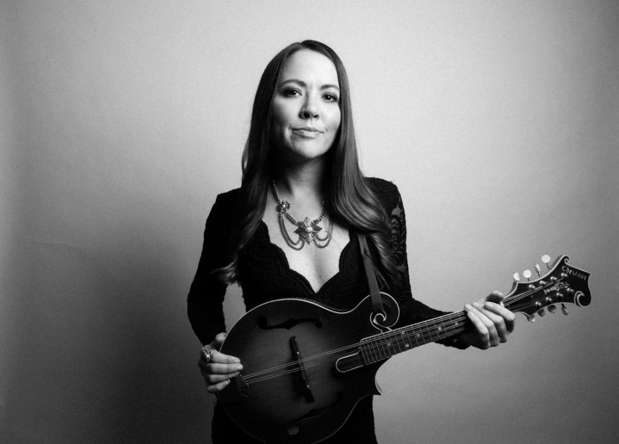 Jenni Lyn Gardner (Della Mae) Steps Up As Bandleader on Debut Solo LP ‘Burn Another Candle’ (INTERVIEW)