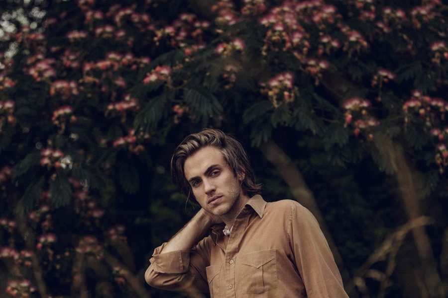 Andrew Combs Flows Sophistication On ‘Canyons Of My Mind’ (ALBUM REVIEW)