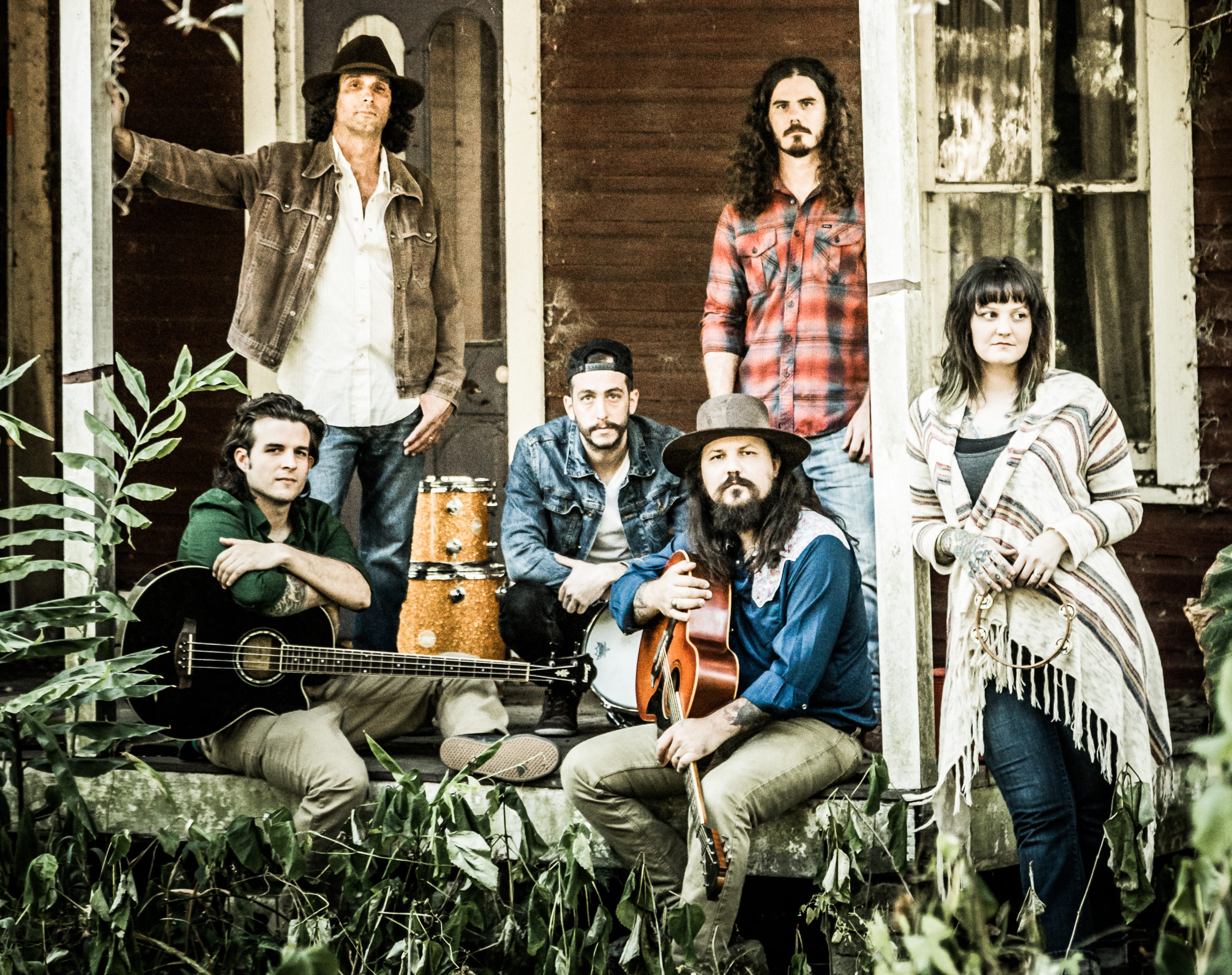 VIDEO PREMIERE: Thomas Wynn and the Believers Showcase Earthy Directness of “Heartbreak Alley”