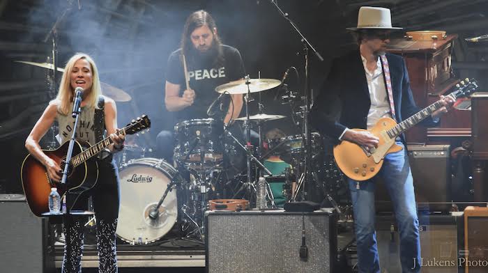 Sheryl Crow Delivers Long Set Of New Tunes & Old Favorites in Orlando (SHOW REVIEW)