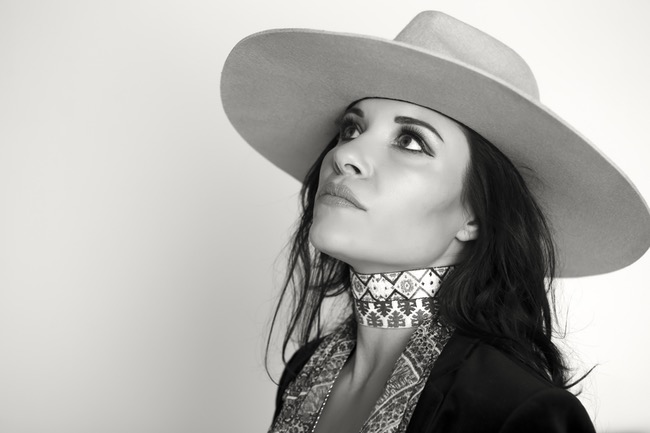 Shannon McNally Enlists Rodney Crowell & An All Star Cast To Support on Boisterous ‘Black Irish’ (ALBUM REVIEW)