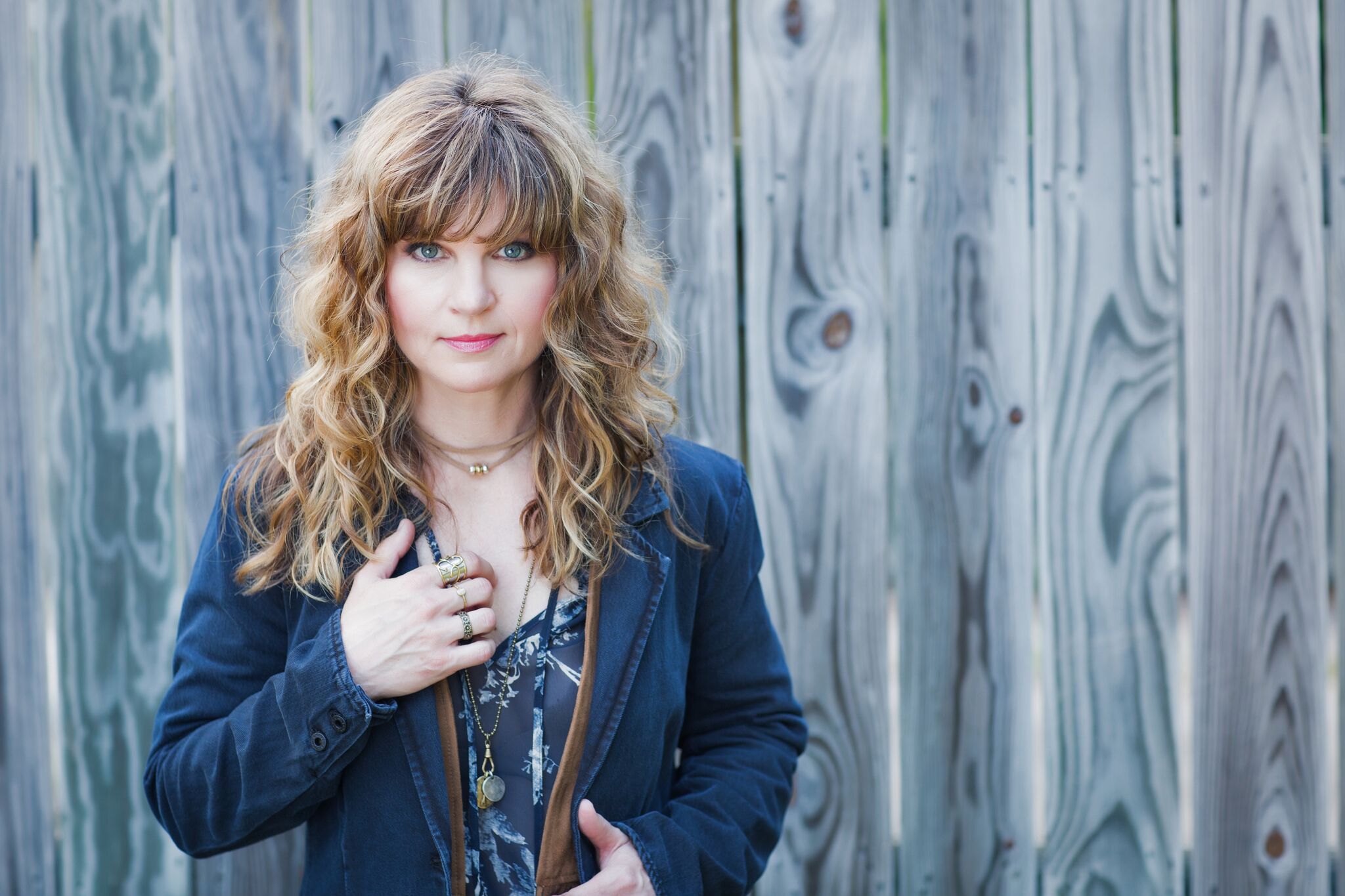 SONG PREMIERE: Shelly Waters