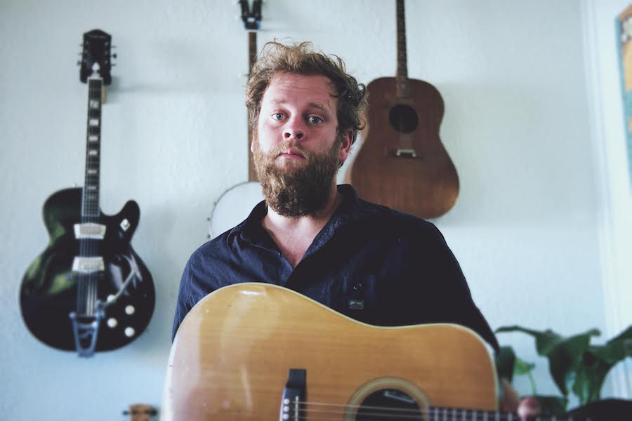 SONG PREMIERE: Jeffrey Martin Shines As Powerful Americana Songwriter With “Poor Man”