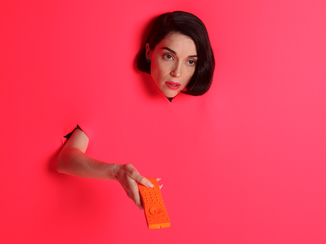 St. Vincent Announces New Album ‘MASSEDUCTION’ Via “Press Conference”