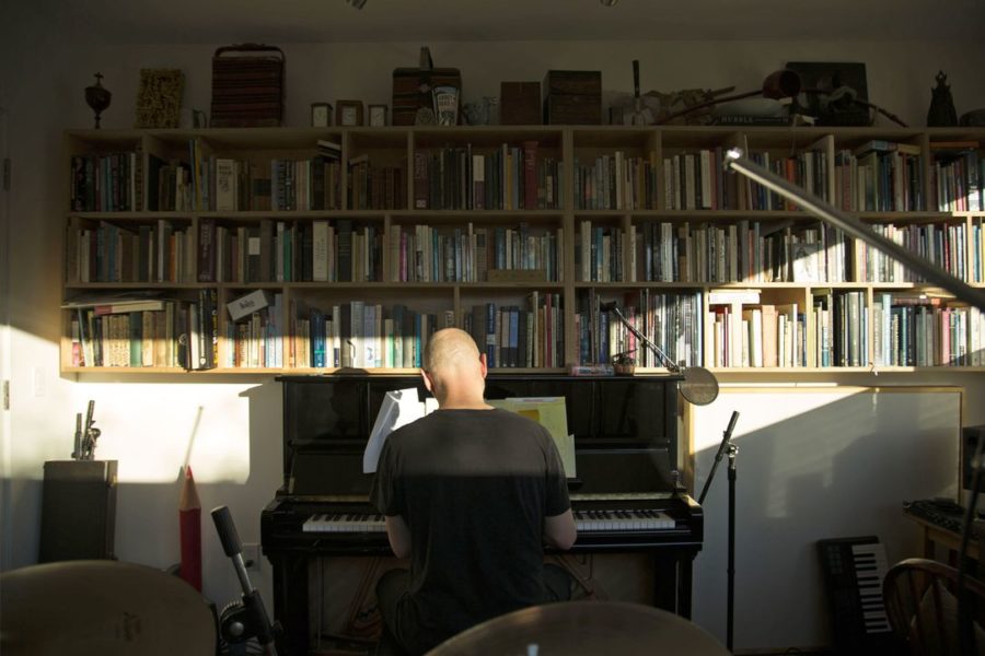 SONG PREMIERE: Seattle Singer-Songwriter Bell Delivers Buoyant Piano Rocker “La Via Negativa”