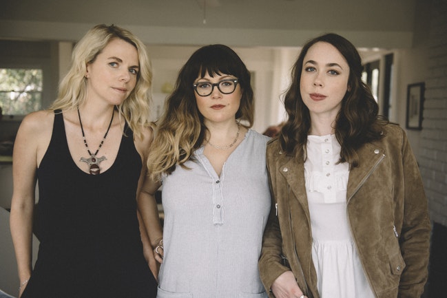 I’m With Her (Jarosz, Watkins, O’Donovan) Team Up On Tender Tones With Debut ‘See You Around’ (ALBUM REVIEW)