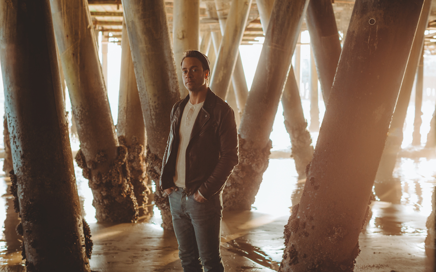 Amos Lee Announces New LP ‘My New Moon’, Shares U.S. Tour Dates