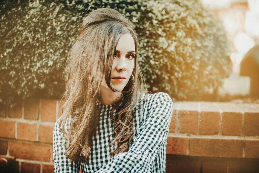 SONG PREMIERE: Karen Jonas Celebrates Warmness of Motherhood With “Butter”