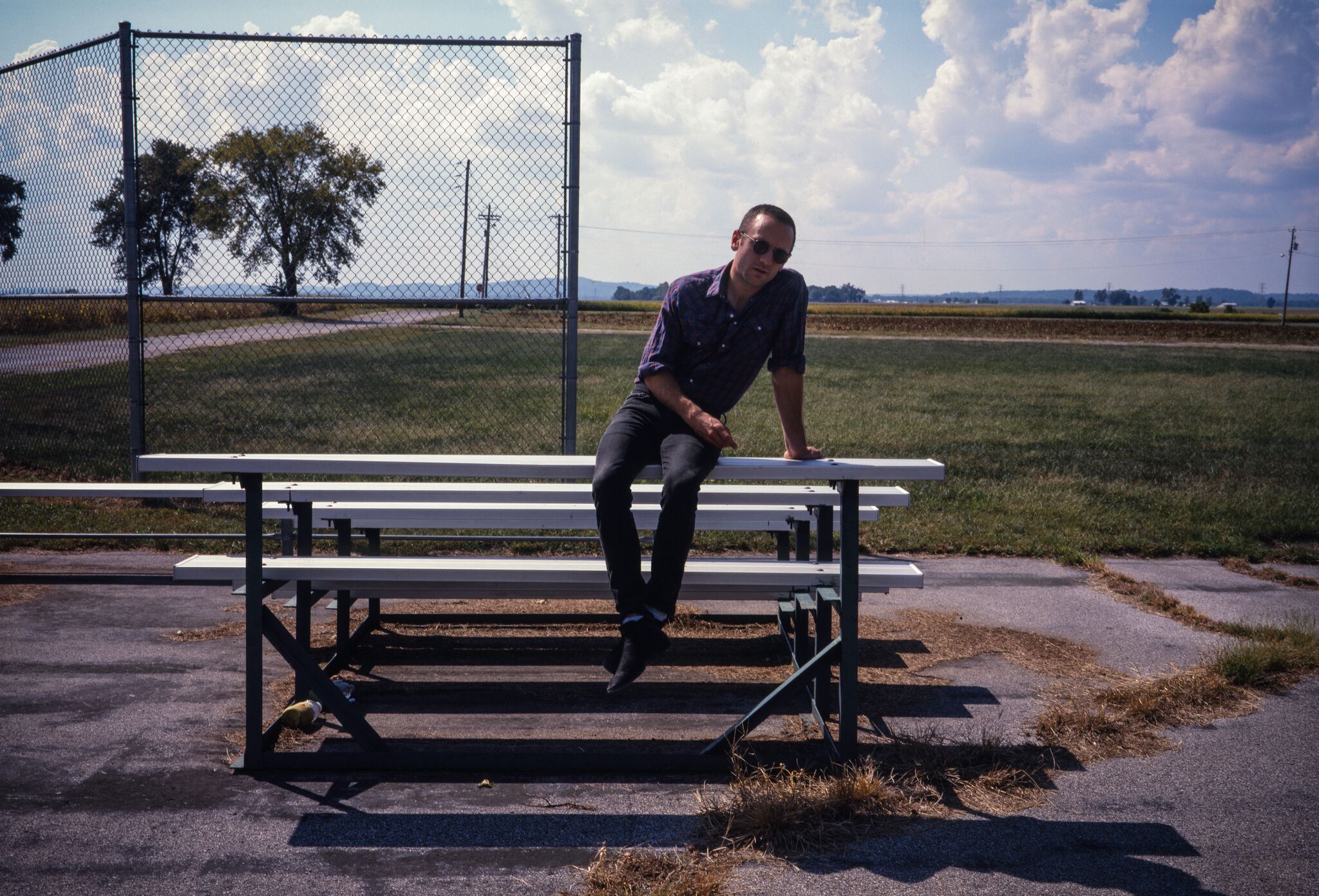 SONG PREMIERE: Ian Fisher Offers Unique Take On Soul Music With  “Idle Hands”