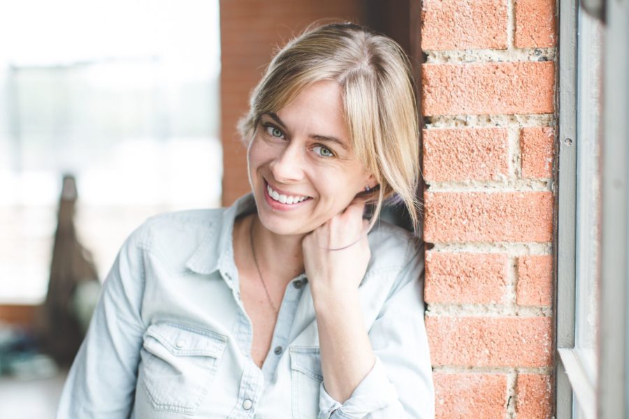 SONG PREMIERE: Vanessa Peters Offers Dreamy Indie Pop Reflection With “This Riddle”