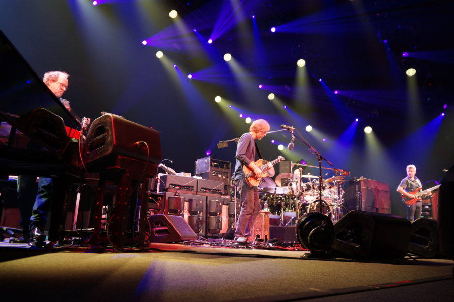 Phish Bring The Heat To Rosemont Night One With Grade A “Mercury”-> Moonage, and “Tweezer”-> “Golden Age”  (SHOW REVIEW)