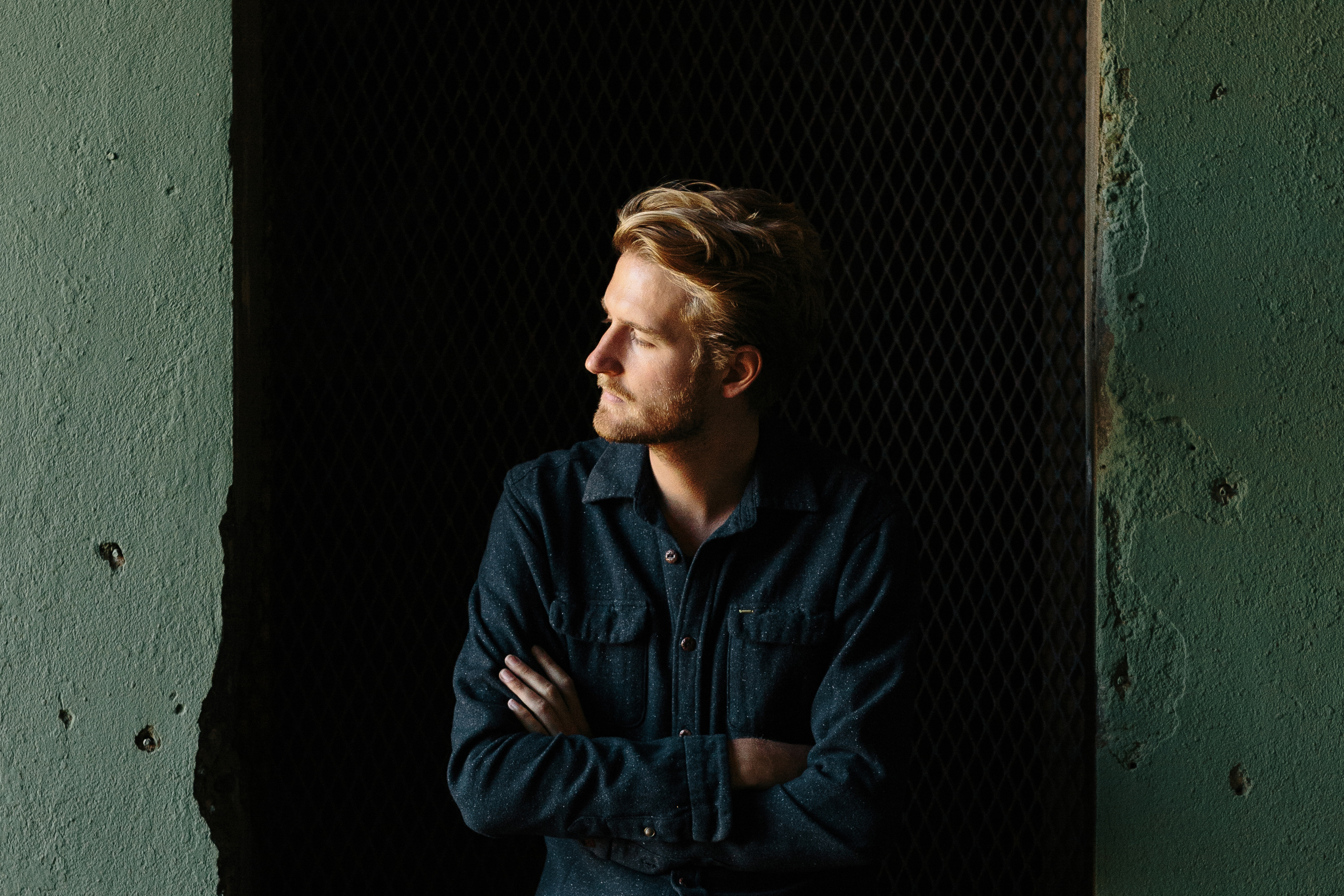 SONG PREMIERE: Chase McBride Builds Luminous Layers on Sublime “Pieces” Off New LP ‘Pink Lemonade’