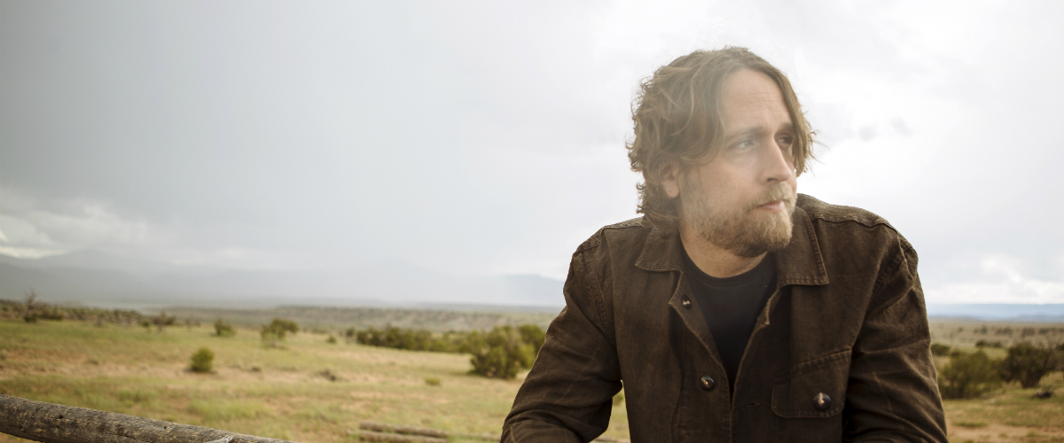 Hayes Carll Reimagines His Own Songs With Darrell Scott, Ray Wylie Hubbard & Allison Moorer on ‘Alone Together Sessions’ (ALBUM REVIEW)