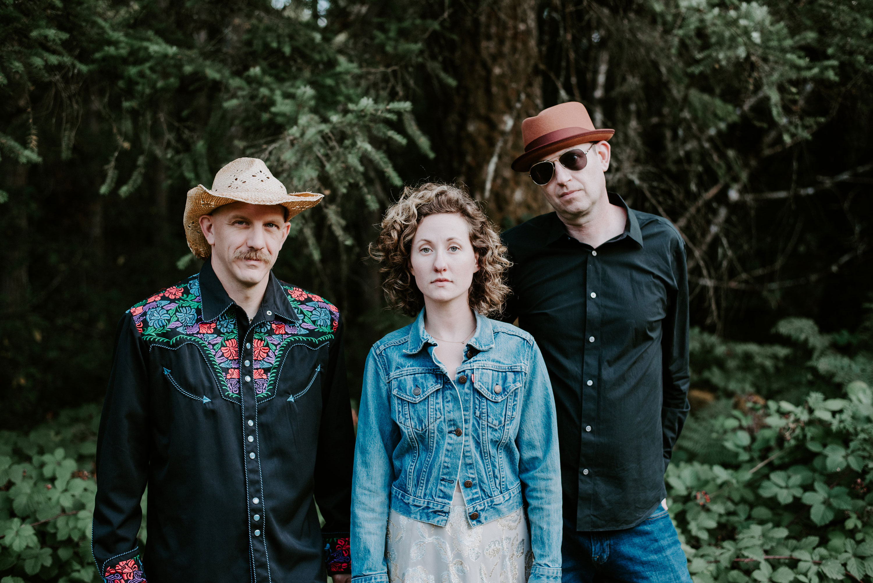 VIDEO PREMIERE: Sharlet Crooks Channel Desert-Tinged Bluesy Rock With “Maybe Love”