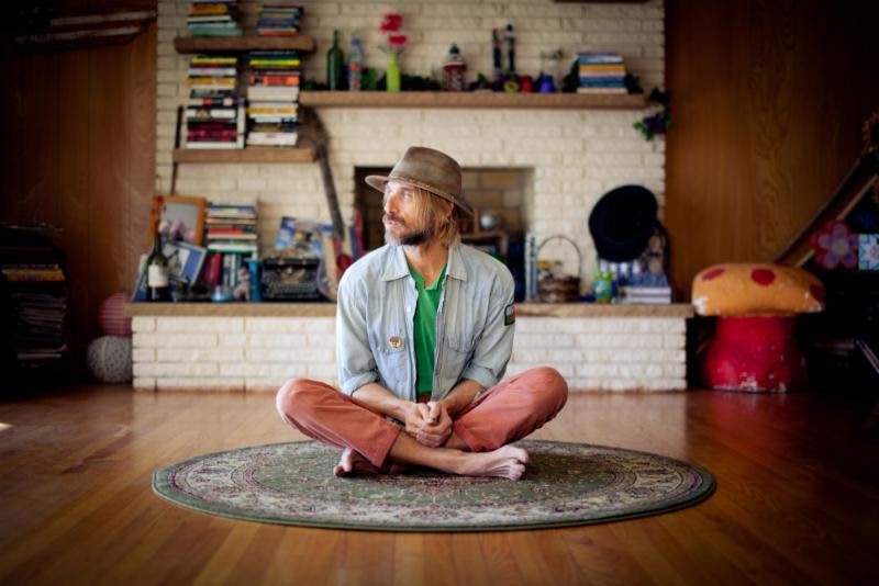 Listen: Todd Snider Shares “Just Like Overnight” From Upcoming LP ‘Cash Cabin Sessions, Vol. 3’
