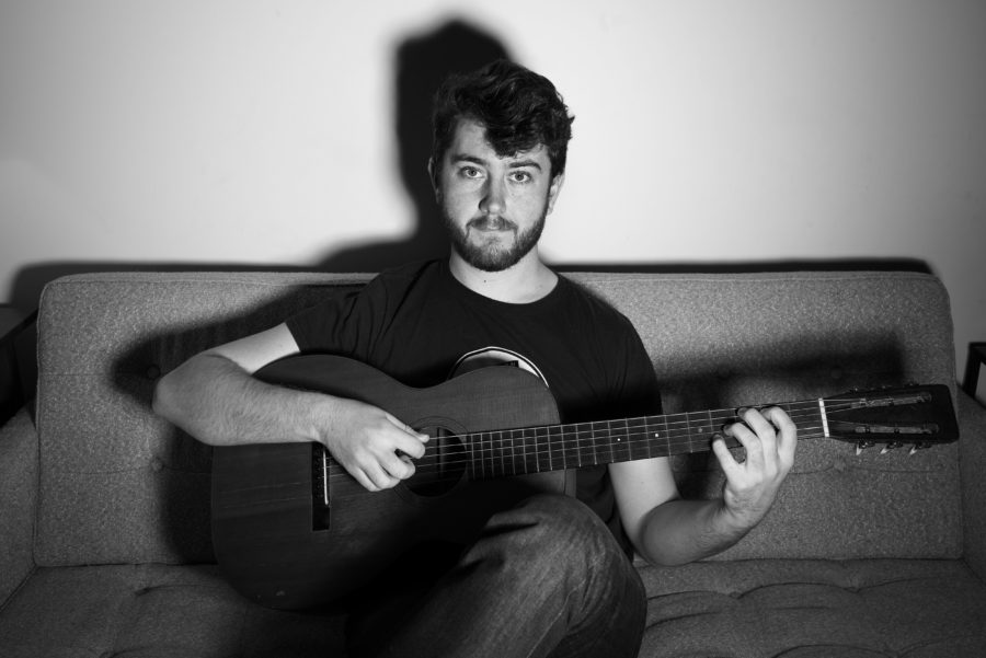 SONG PREMIERE: Mike Robinson Shows Instrumental and Songwriting Prowess “Can’t Come Home”